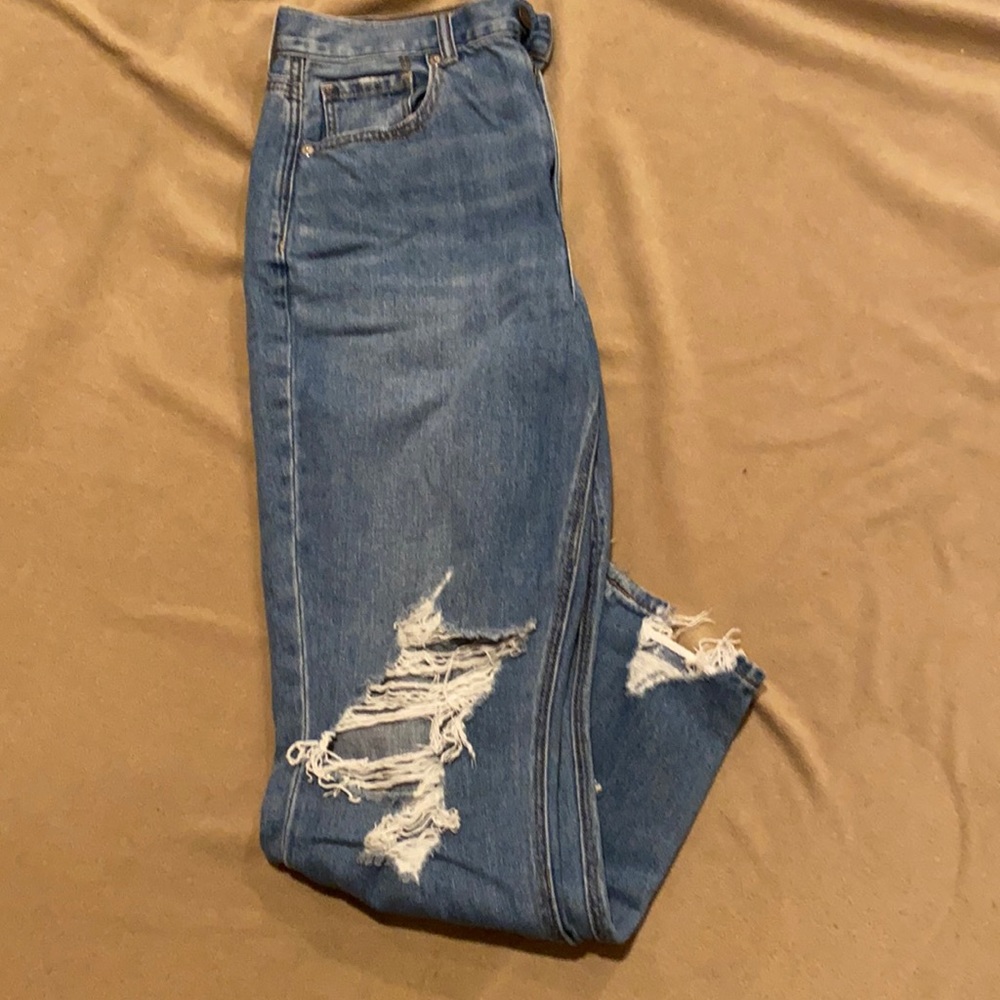 American Eagle Mom Jean, medium denim, Ripped knees and ankle cuffs, Size 6.